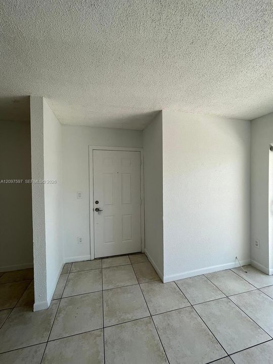 For Rent: $2,200 (2 beds, 2 baths, 780 Square Feet)