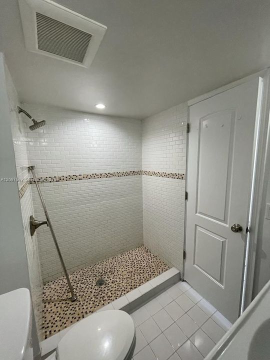 For Rent: $2,200 (2 beds, 2 baths, 780 Square Feet)