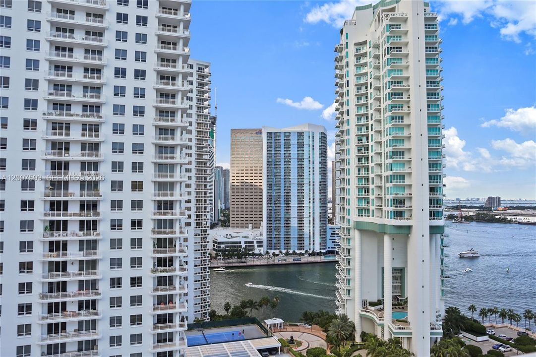 For Sale: $700,000 (2 beds, 2 baths, 1257 Square Feet)