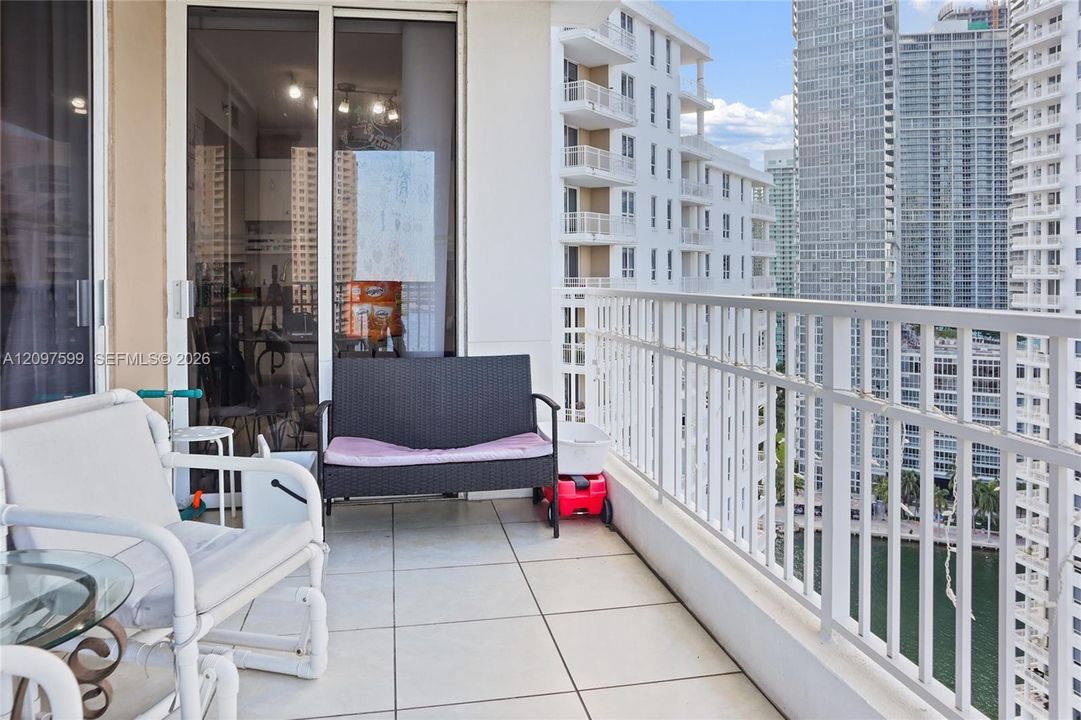 For Sale: $700,000 (2 beds, 2 baths, 1257 Square Feet)