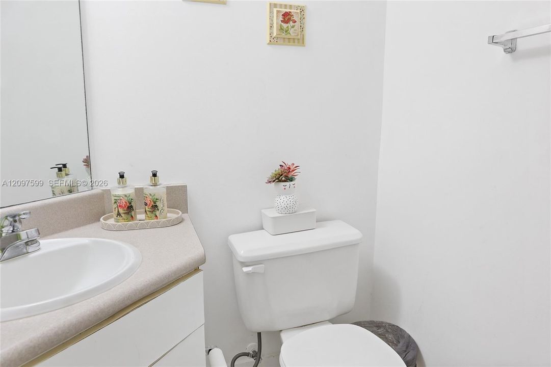 For Sale: $700,000 (2 beds, 2 baths, 1257 Square Feet)
