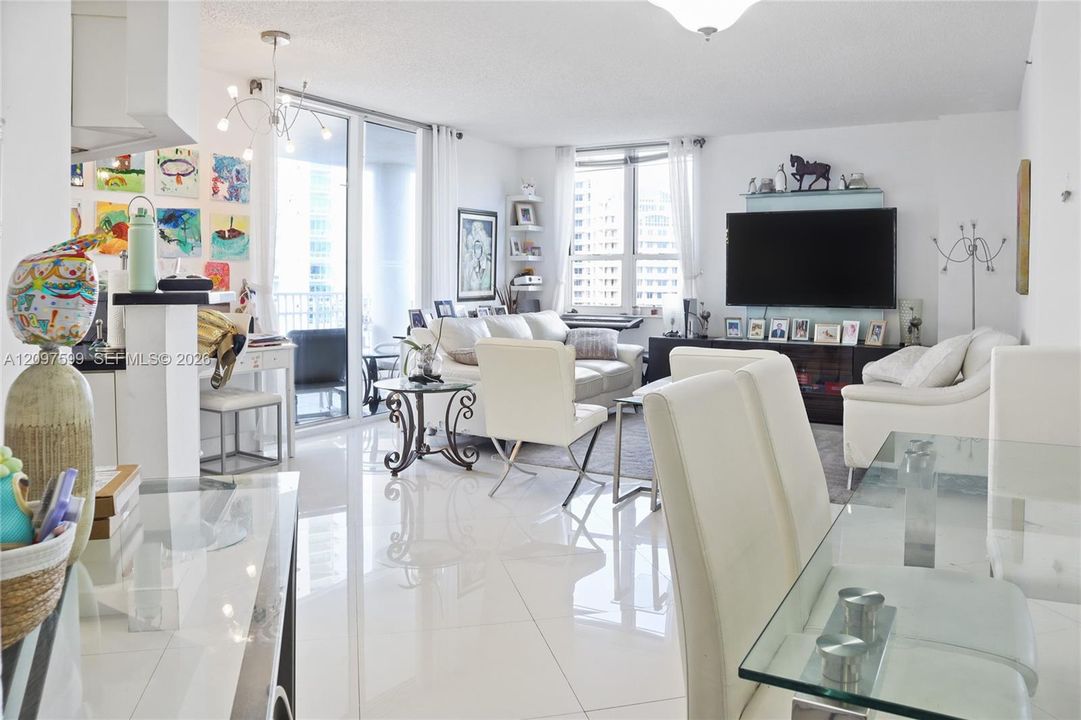 For Sale: $700,000 (2 beds, 2 baths, 1257 Square Feet)