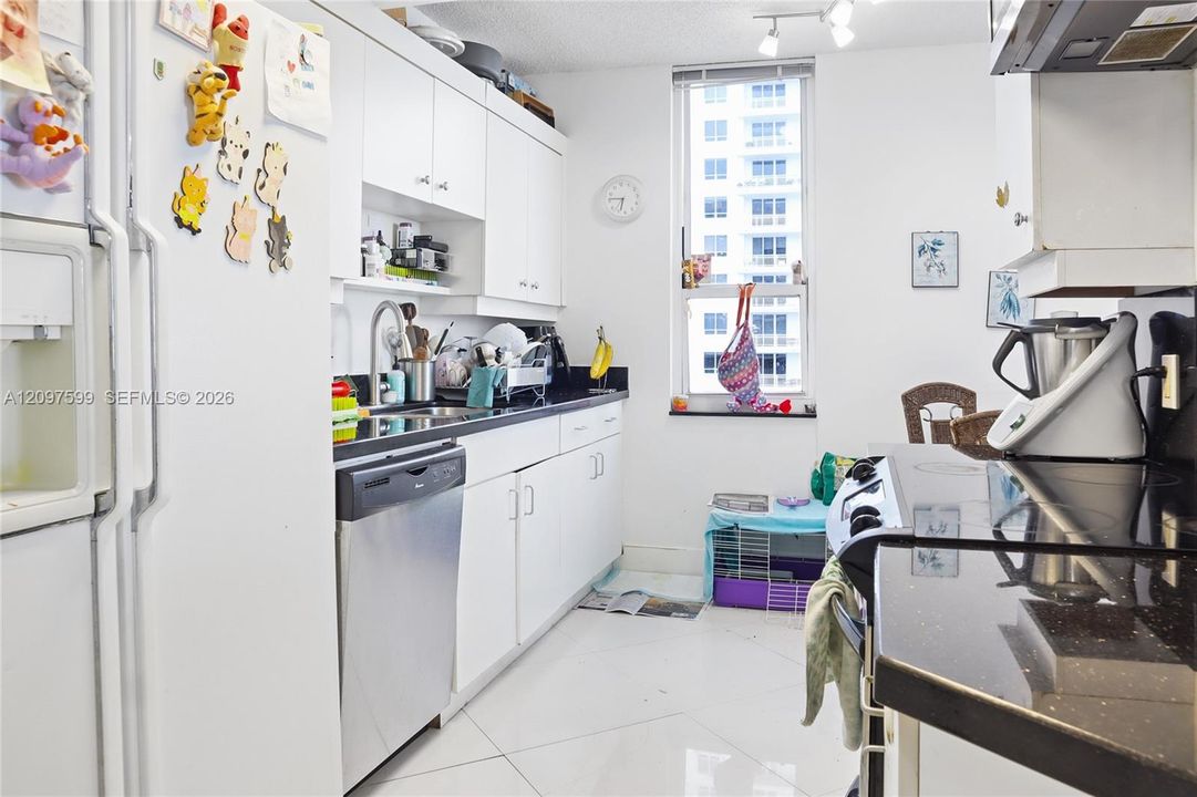 For Sale: $700,000 (2 beds, 2 baths, 1257 Square Feet)
