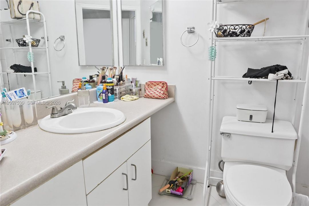 For Sale: $700,000 (2 beds, 2 baths, 1257 Square Feet)