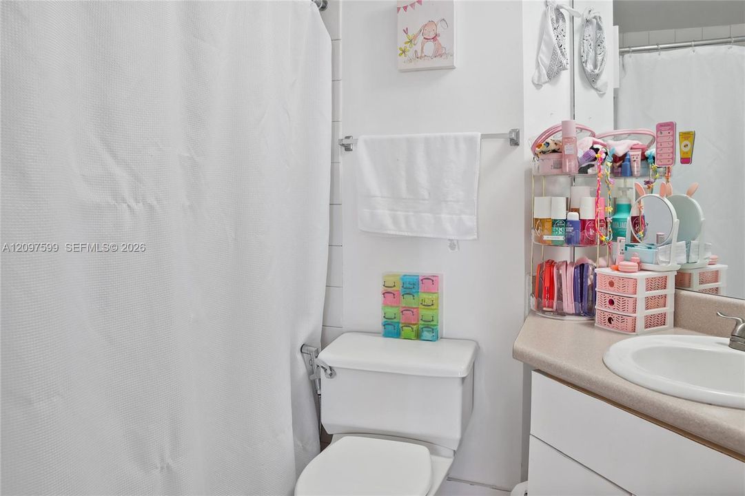 For Sale: $700,000 (2 beds, 2 baths, 1257 Square Feet)