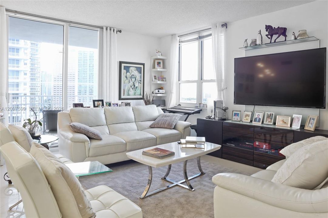 For Sale: $700,000 (2 beds, 2 baths, 1257 Square Feet)
