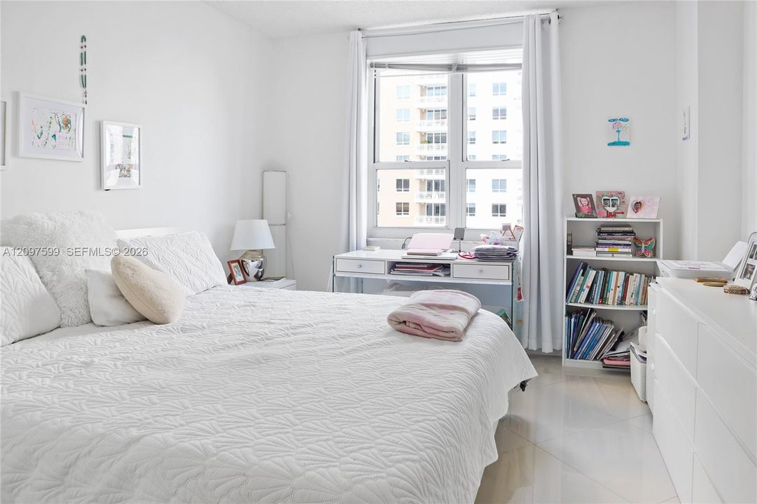 For Sale: $700,000 (2 beds, 2 baths, 1257 Square Feet)