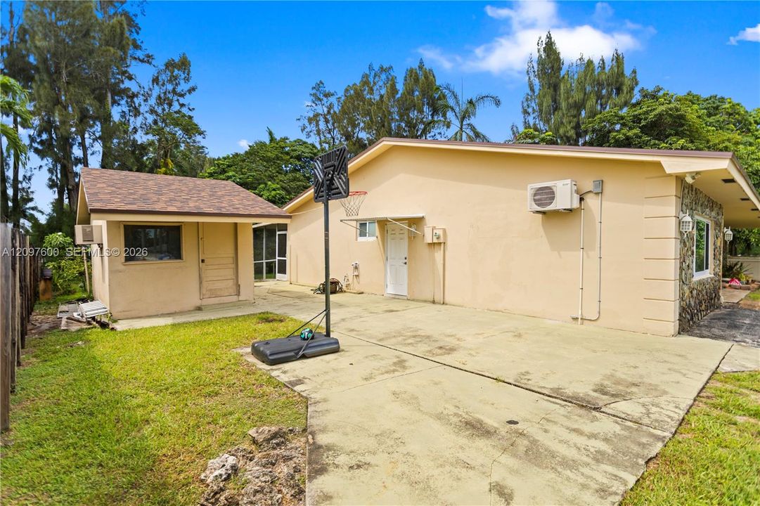For Sale: $830,000 (4 beds, 2 baths, 2302 Square Feet)