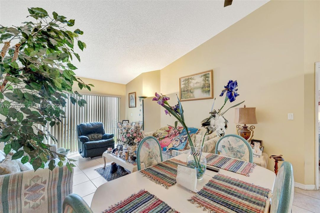 For Sale: $550,000 (3 beds, 2 baths, 1249 Square Feet)