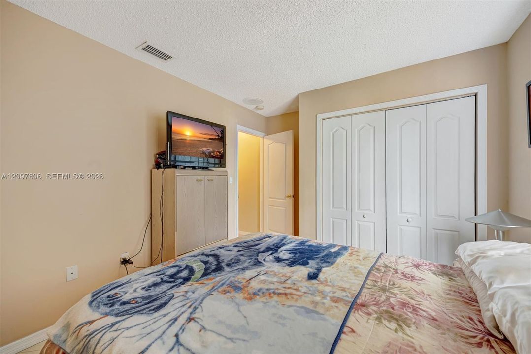 For Sale: $550,000 (3 beds, 2 baths, 1249 Square Feet)