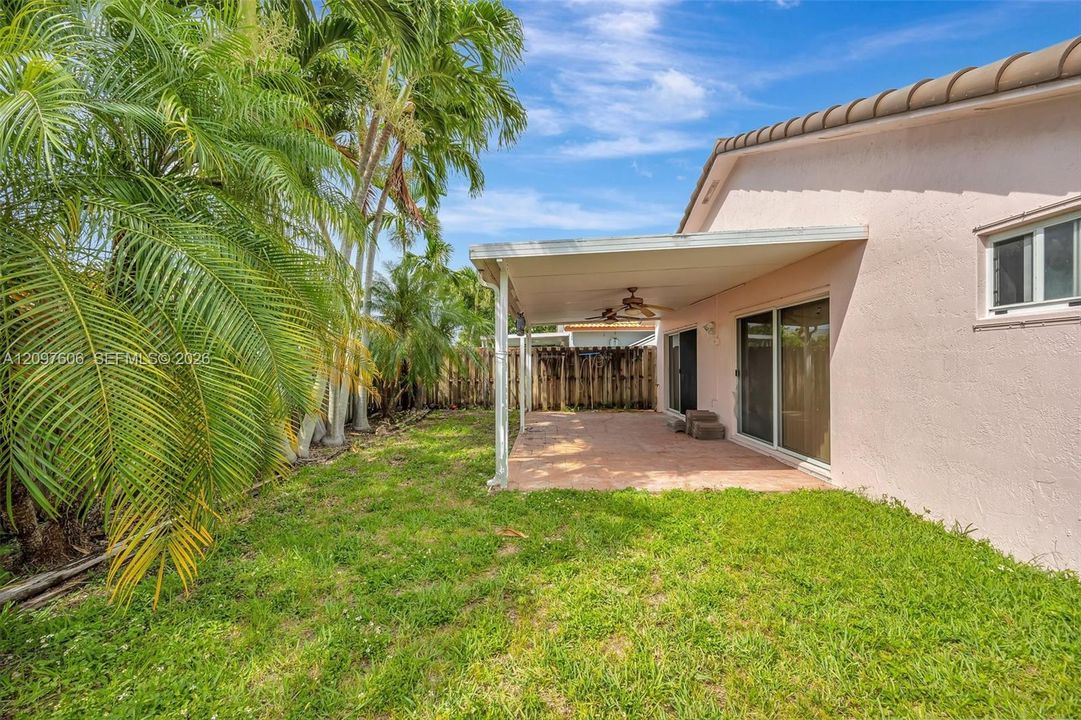 For Sale: $550,000 (3 beds, 2 baths, 1249 Square Feet)