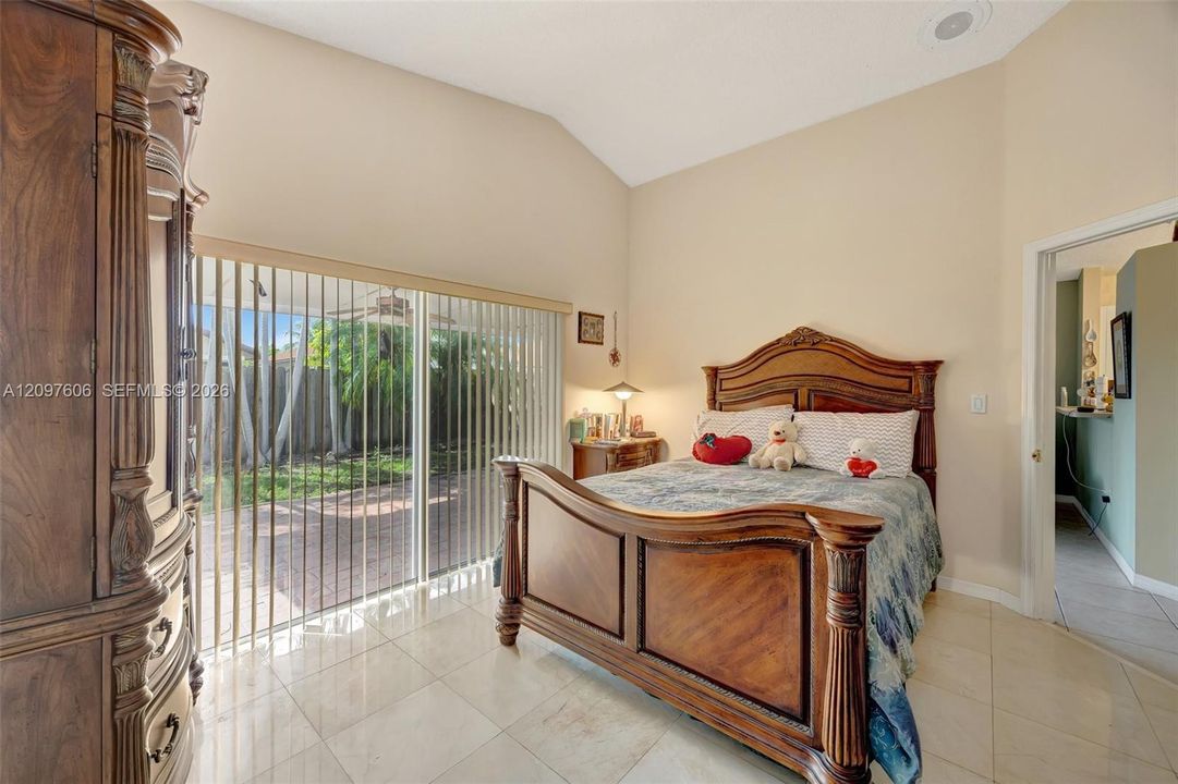 For Sale: $550,000 (3 beds, 2 baths, 1249 Square Feet)