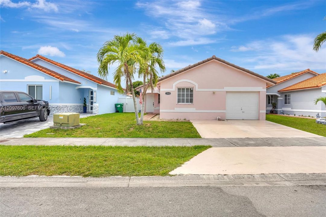 For Sale: $550,000 (3 beds, 2 baths, 1249 Square Feet)