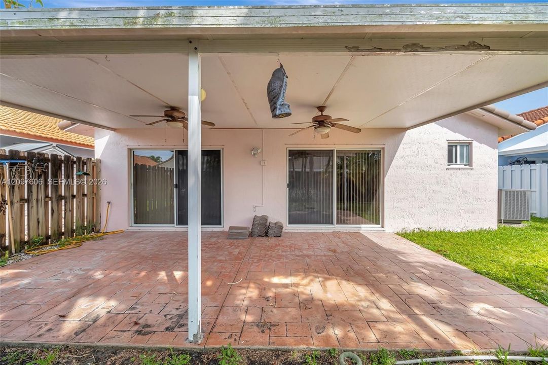 For Sale: $550,000 (3 beds, 2 baths, 1249 Square Feet)