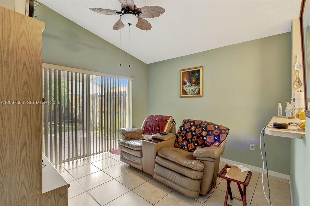 For Sale: $550,000 (3 beds, 2 baths, 1249 Square Feet)