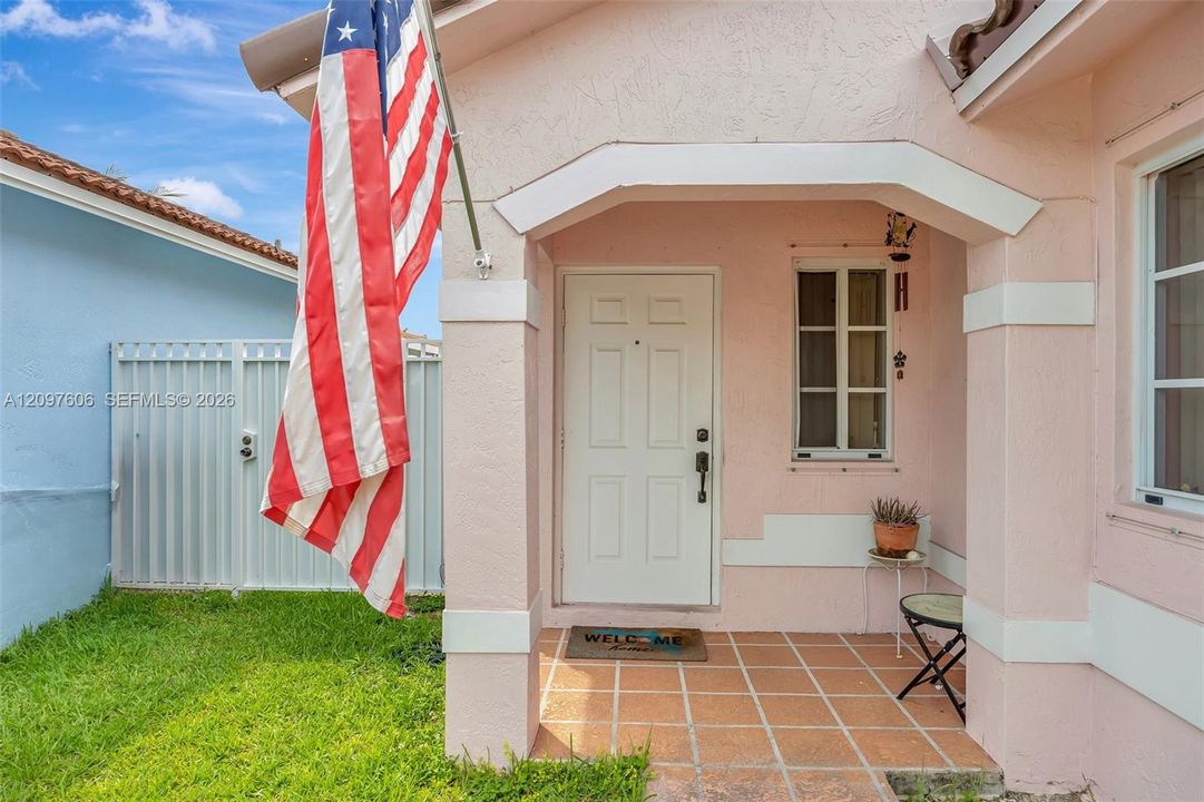 For Sale: $550,000 (3 beds, 2 baths, 1249 Square Feet)