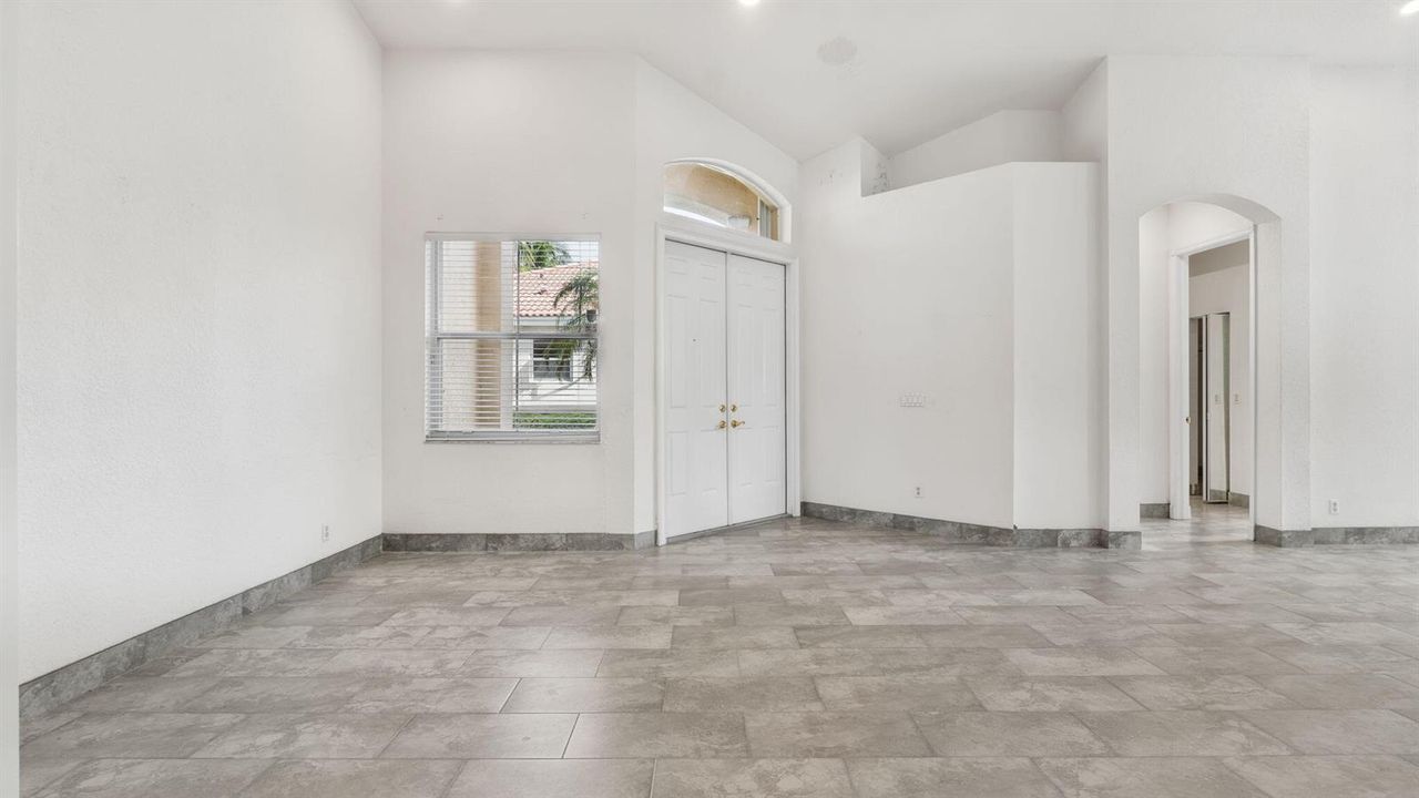Foyer/Dining