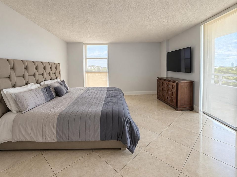 Bedroom- virtual cleaned up
