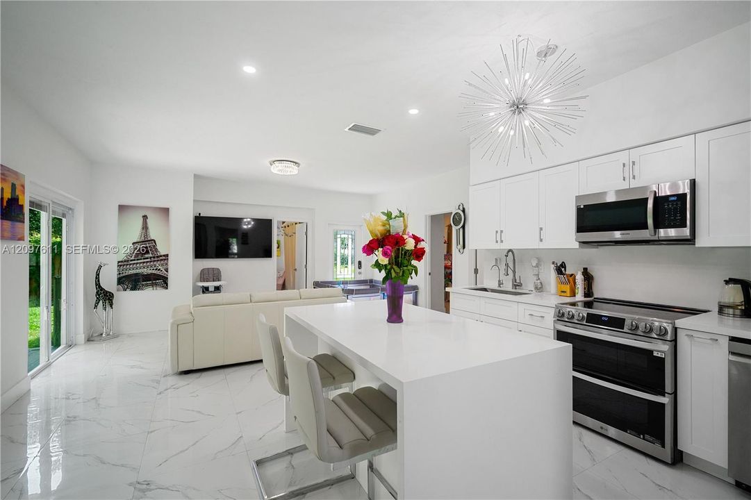 En Venta: $655,000 (3 camas, 2 baños, 1180 Pies cuadrados)