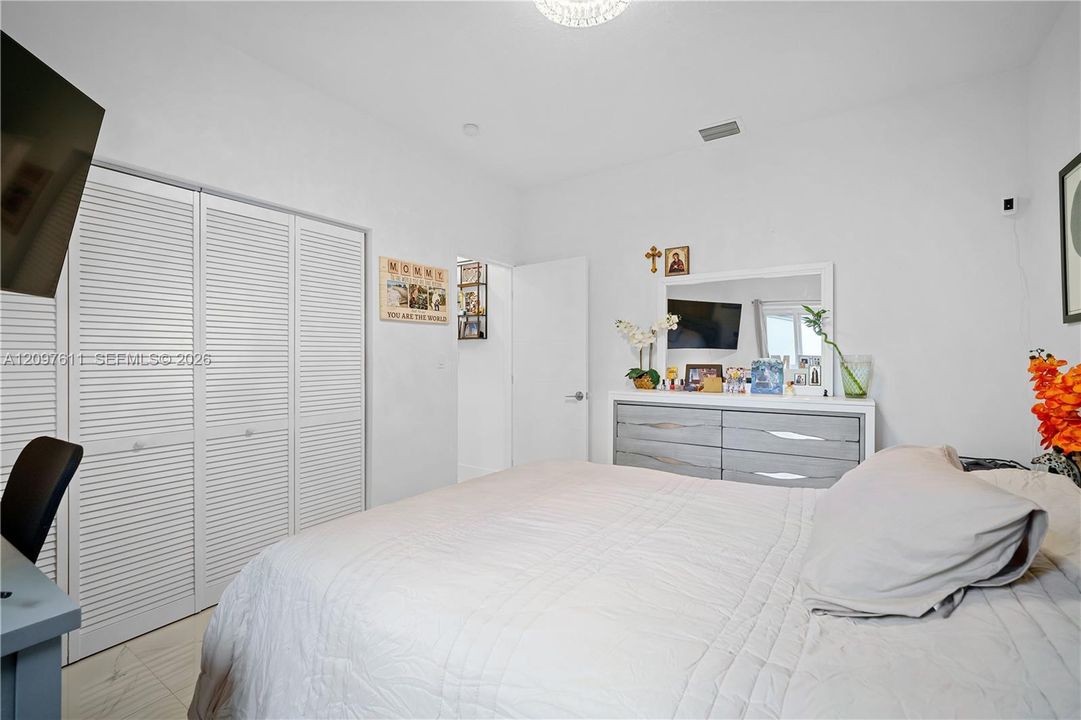En Venta: $655,000 (3 camas, 2 baños, 1180 Pies cuadrados)