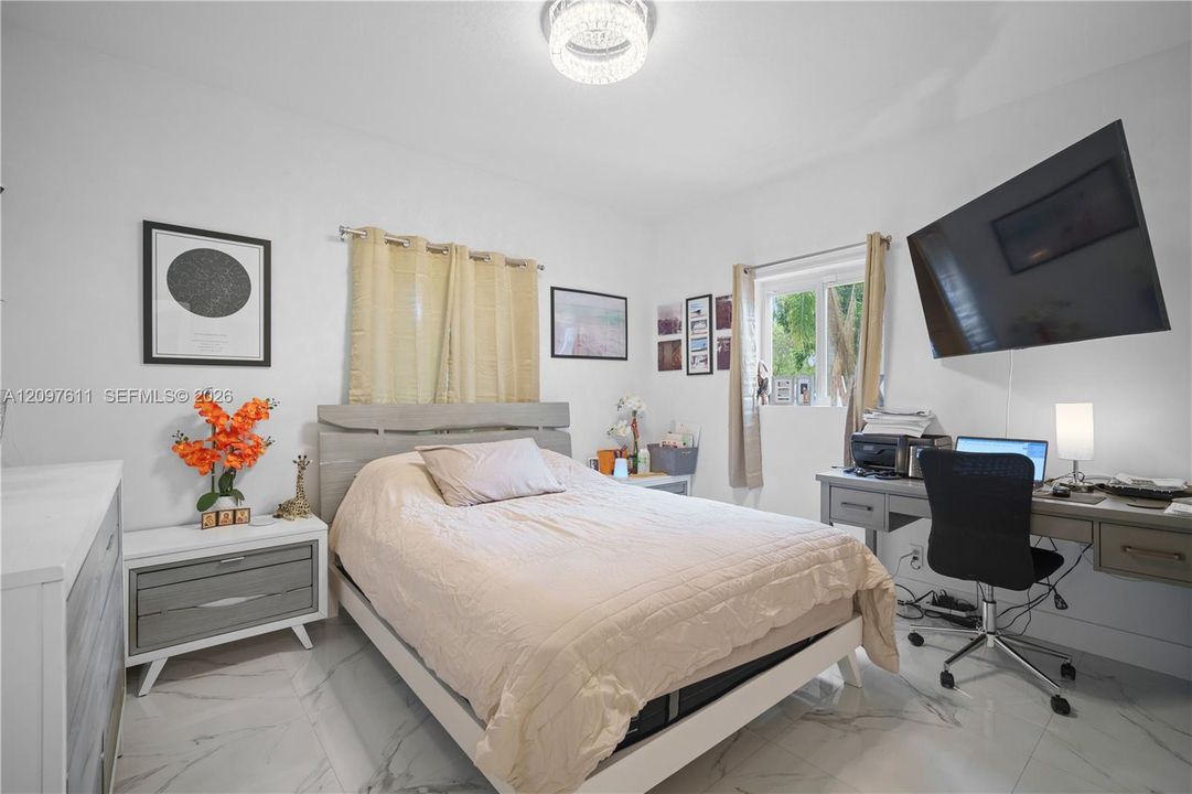 En Venta: $655,000 (3 camas, 2 baños, 1180 Pies cuadrados)