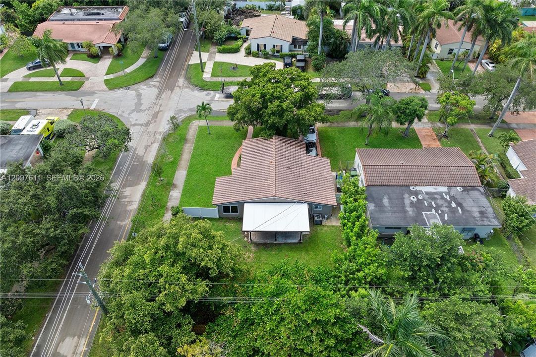 En Venta: $655,000 (3 camas, 2 baños, 1180 Pies cuadrados)