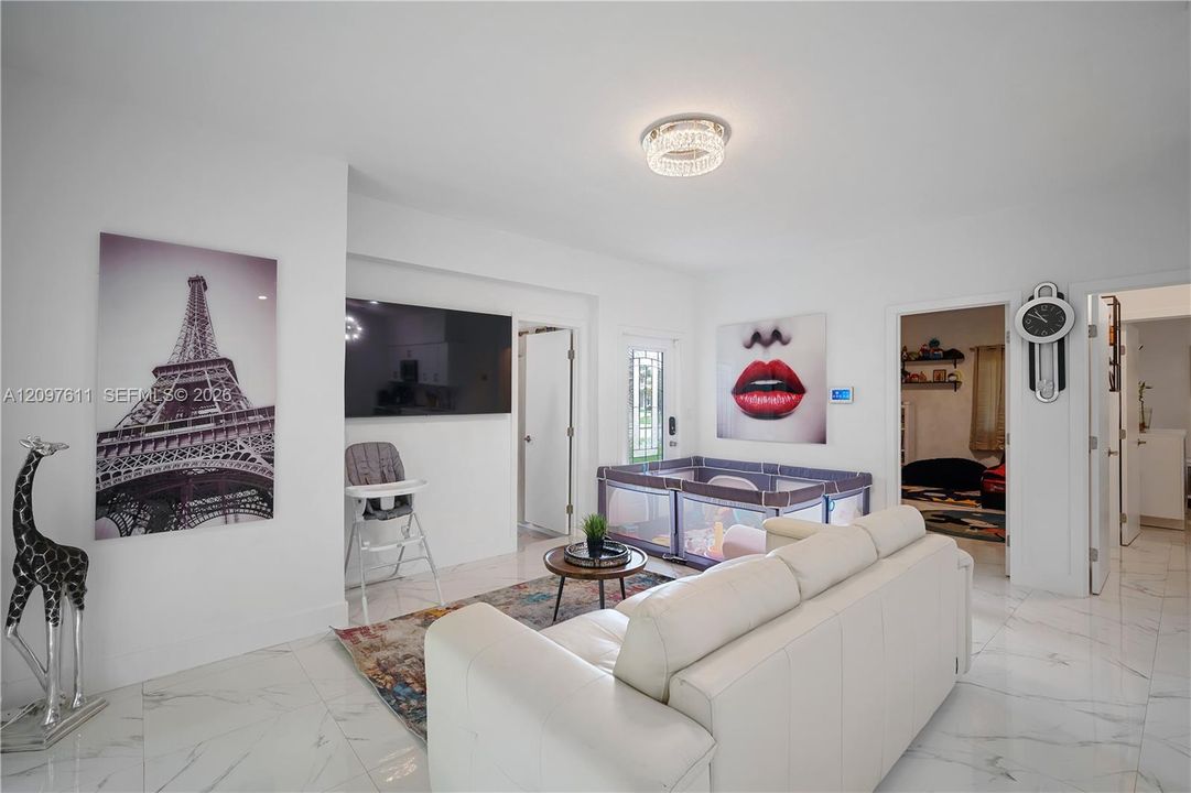 En Venta: $655,000 (3 camas, 2 baños, 1180 Pies cuadrados)