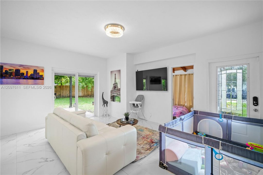 En Venta: $655,000 (3 camas, 2 baños, 1180 Pies cuadrados)