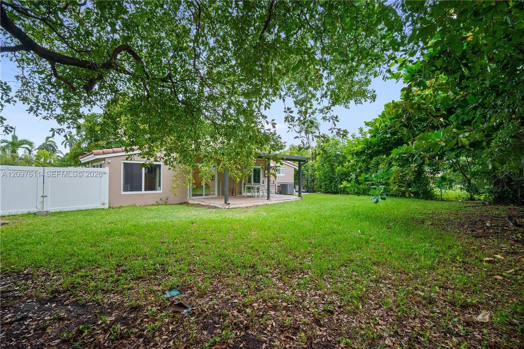 En Venta: $655,000 (3 camas, 2 baños, 1180 Pies cuadrados)