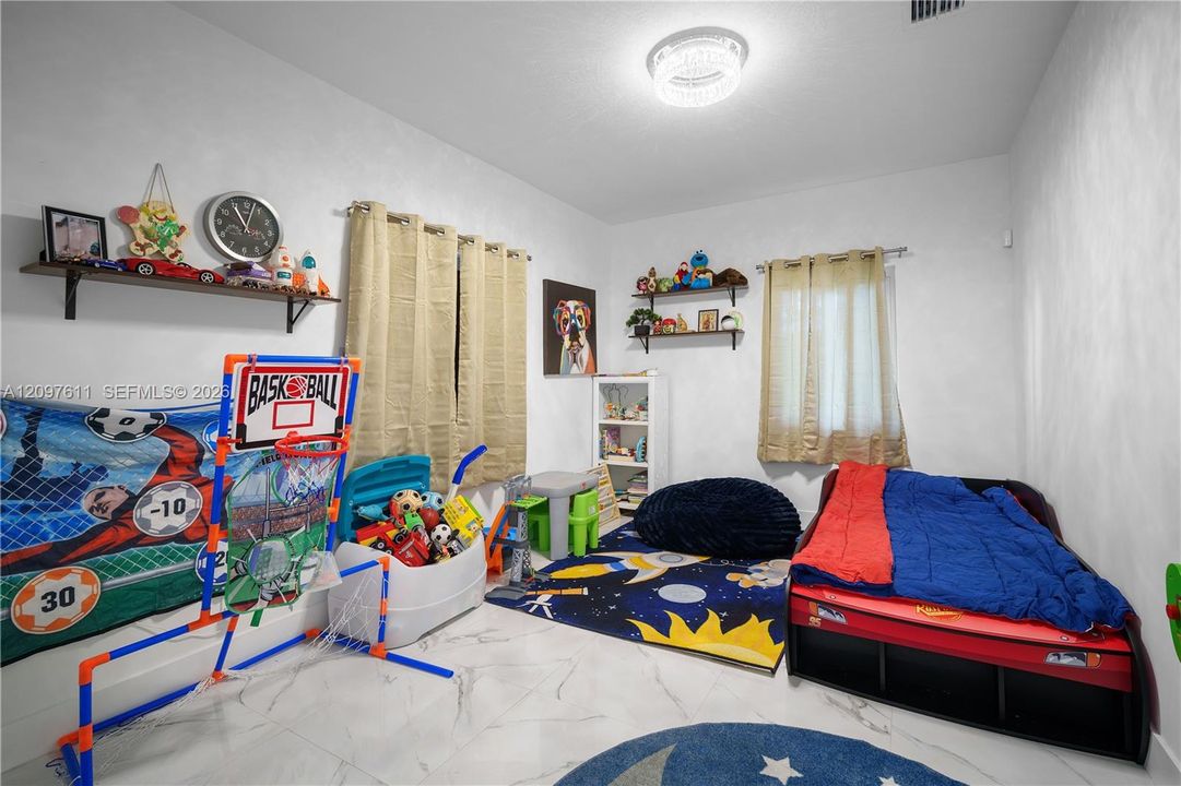 En Venta: $655,000 (3 camas, 2 baños, 1180 Pies cuadrados)