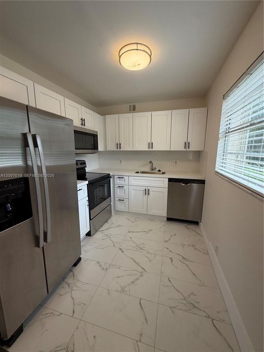 For Rent: $1,800 (2 beds, 1 baths, 954 Square Feet)