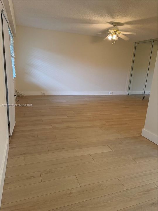 For Rent: $1,800 (2 beds, 1 baths, 954 Square Feet)