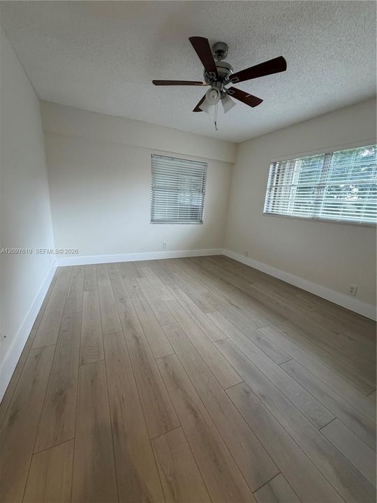 For Rent: $1,800 (2 beds, 1 baths, 954 Square Feet)