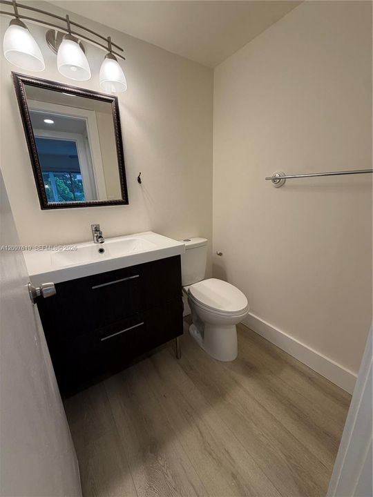 For Rent: $1,800 (2 beds, 1 baths, 954 Square Feet)