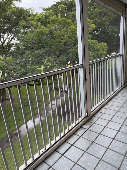 For Rent: $1,800 (2 beds, 1 baths, 954 Square Feet)