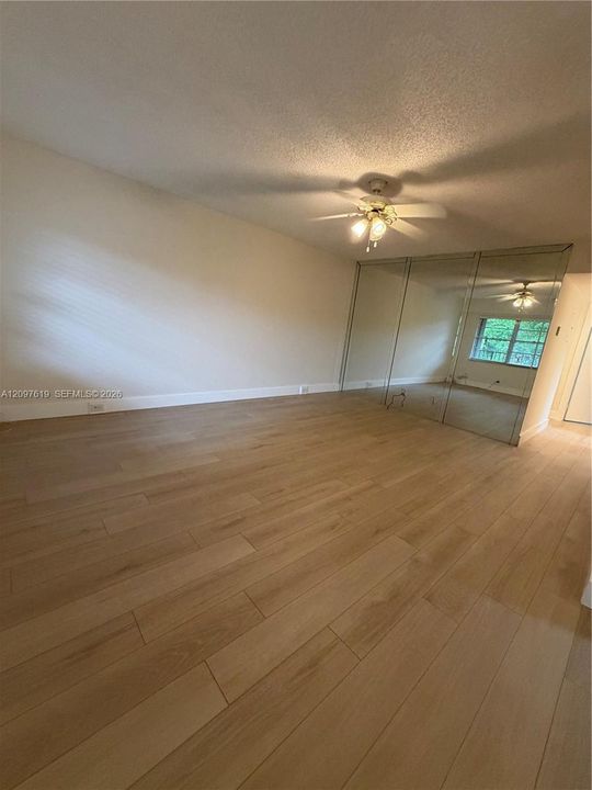 For Rent: $1,800 (2 beds, 1 baths, 954 Square Feet)