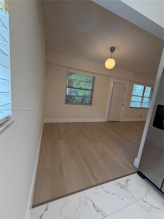 For Rent: $1,800 (2 beds, 1 baths, 954 Square Feet)