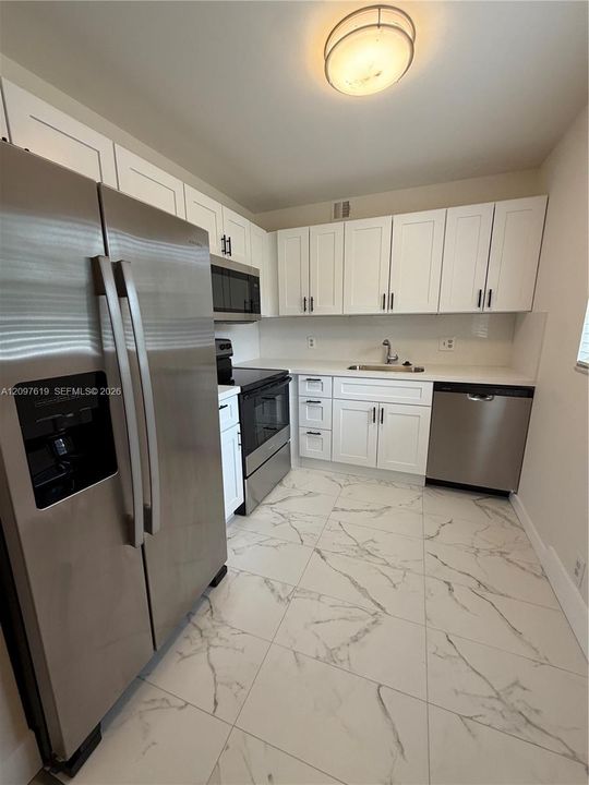 For Rent: $1,800 (2 beds, 1 baths, 954 Square Feet)