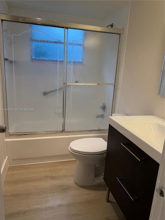 For Rent: $1,800 (2 beds, 1 baths, 954 Square Feet)