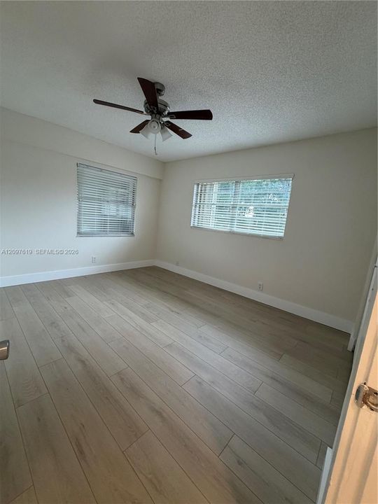 For Rent: $1,800 (2 beds, 1 baths, 954 Square Feet)