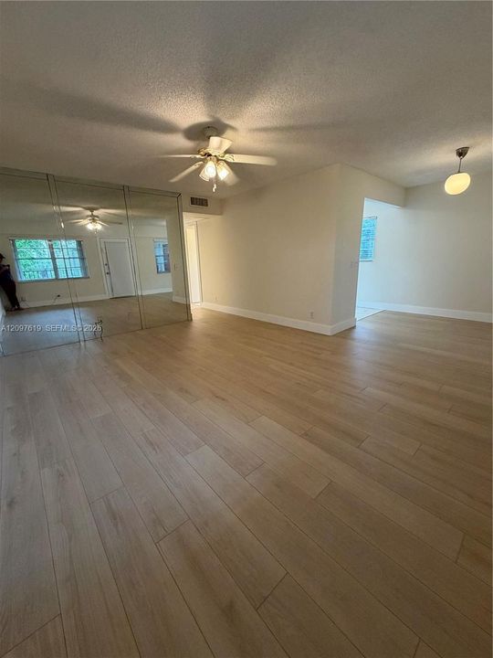 For Rent: $1,800 (2 beds, 1 baths, 954 Square Feet)