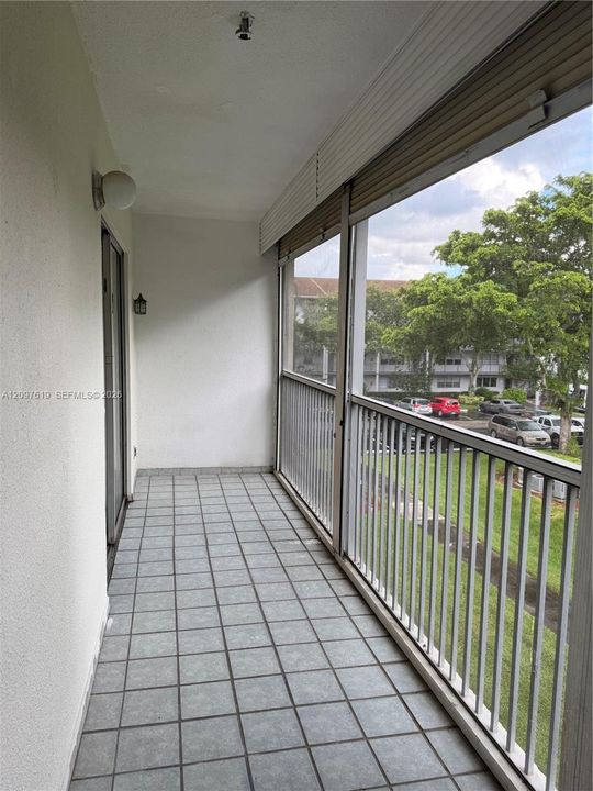 For Rent: $1,800 (2 beds, 1 baths, 954 Square Feet)