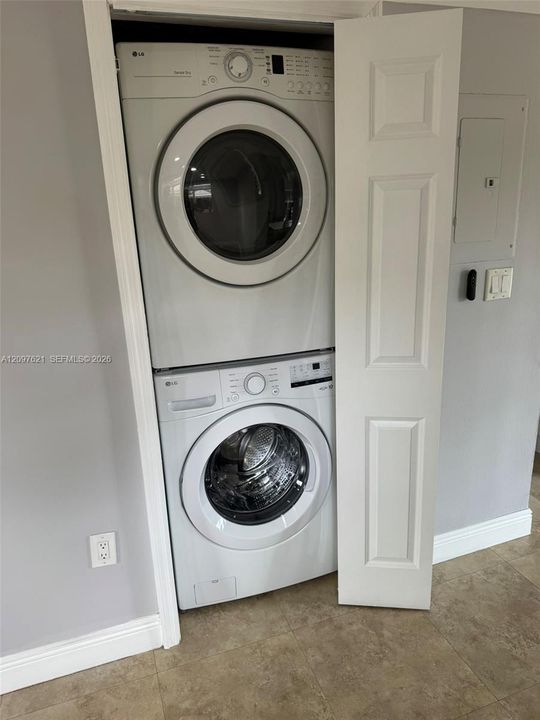 For Rent: $2,650 (2 beds, 2 baths, 954 Square Feet)