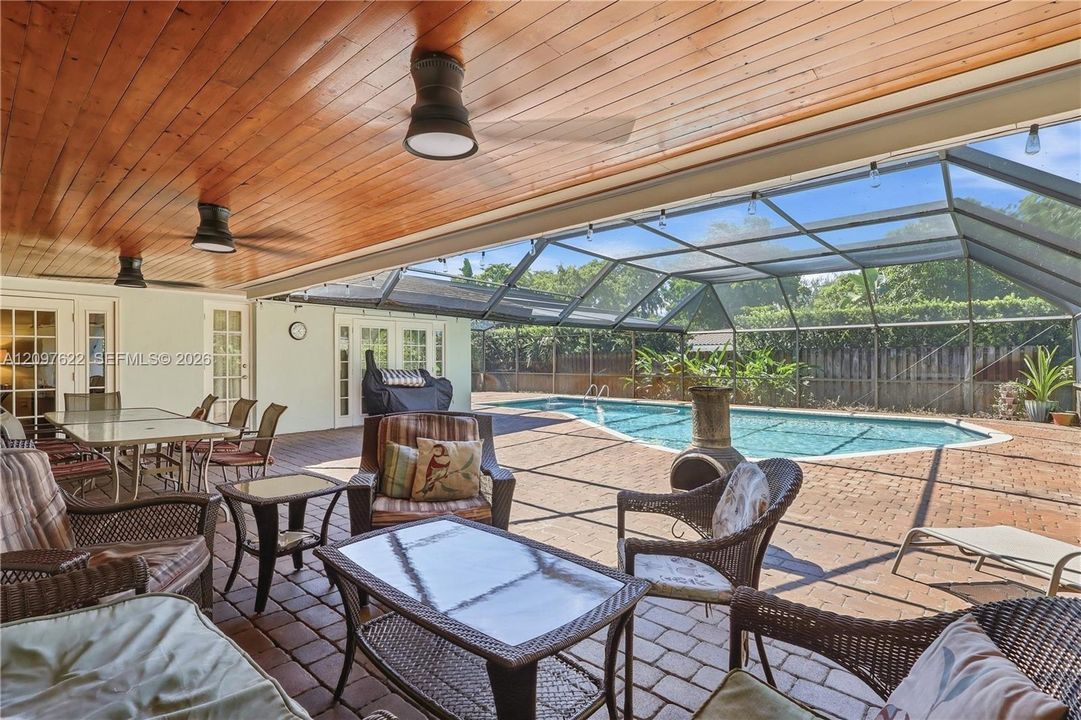 For Sale: $925,000 (4 beds, 2 baths, 1943 Square Feet)