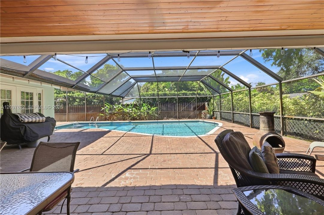 For Sale: $925,000 (4 beds, 2 baths, 1943 Square Feet)