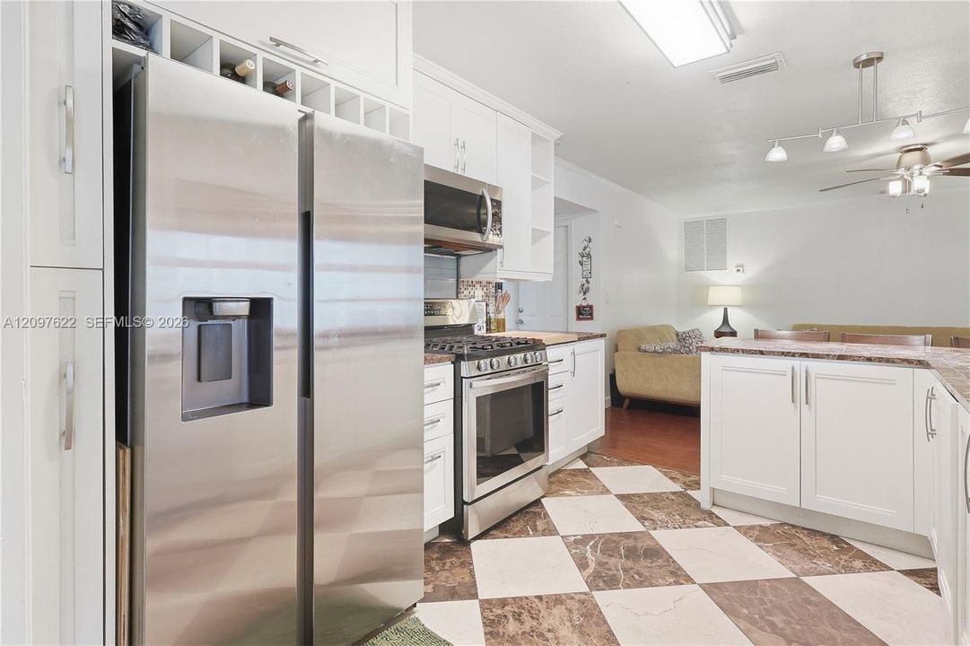 For Sale: $925,000 (4 beds, 2 baths, 1943 Square Feet)