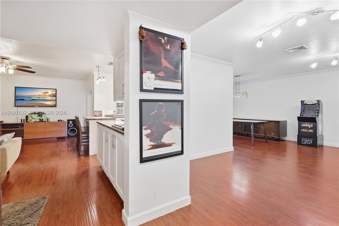 For Sale: $925,000 (4 beds, 2 baths, 1943 Square Feet)