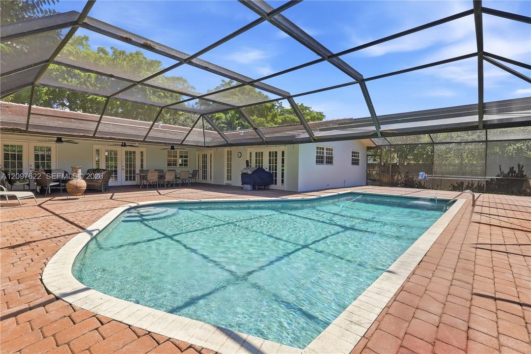 For Sale: $925,000 (4 beds, 2 baths, 1943 Square Feet)