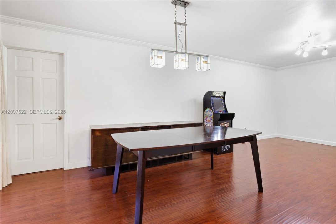 For Sale: $925,000 (4 beds, 2 baths, 1943 Square Feet)