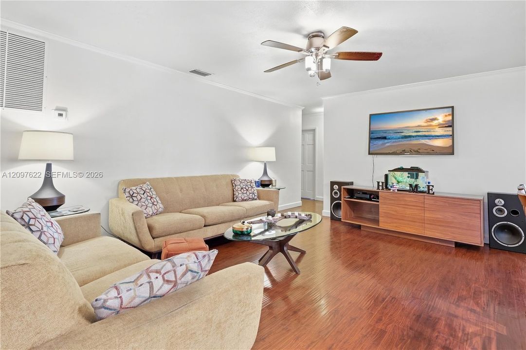 For Sale: $925,000 (4 beds, 2 baths, 1943 Square Feet)